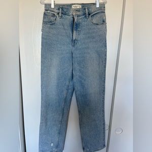 ABERCROMBIE & FITCH The 90s Straight Ultra High Rise Jean